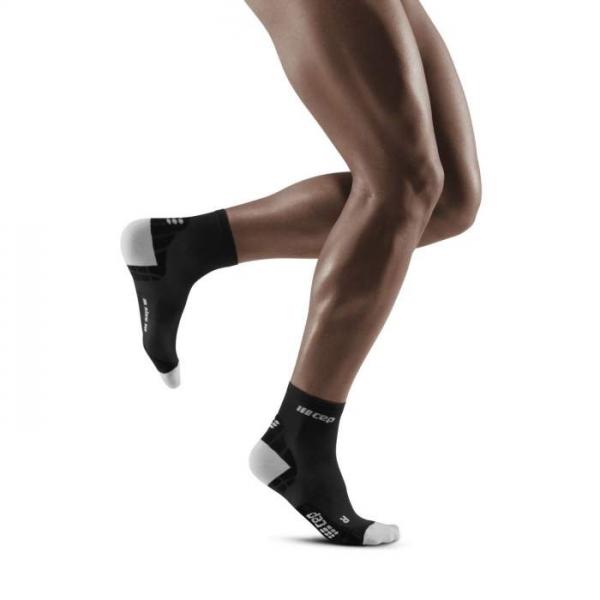 CEP_RUN_ULTRALIGHT_COMPRESSION_SHORT_SOCKS_BLACK_MEN